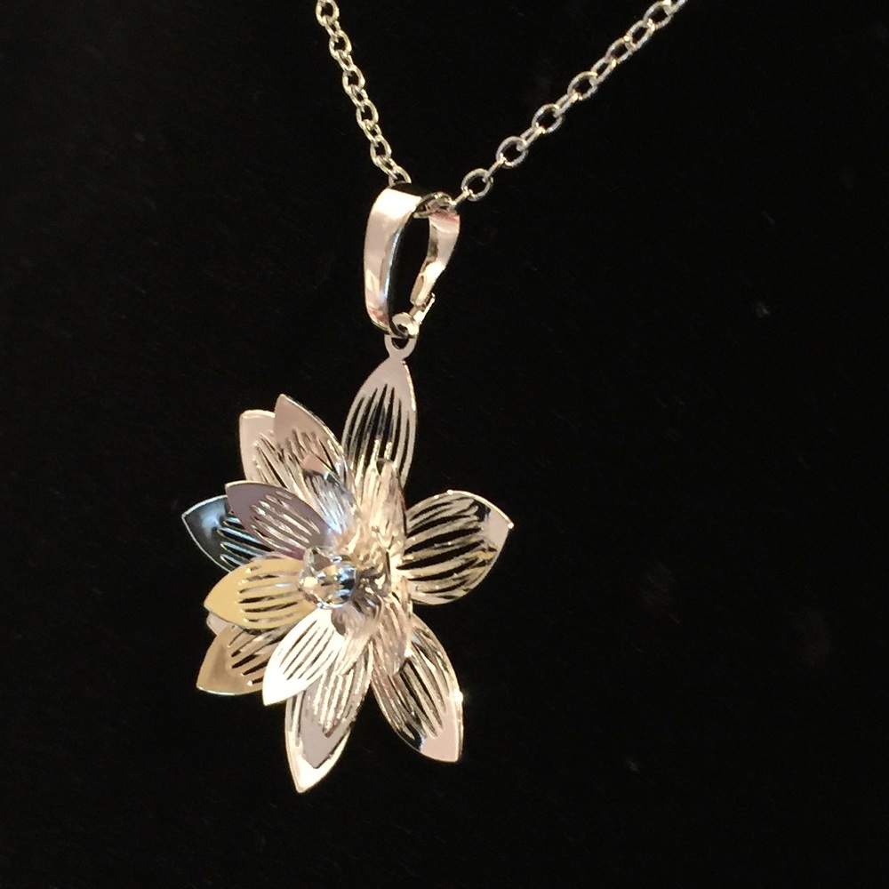 🦋925 Sterling Lotus 18” Display Chain Necklace